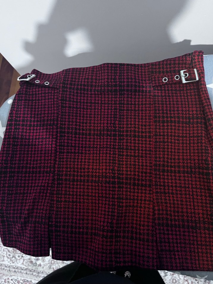 Kemer Detaylı Kırmızı Ekose Mini Etek - Görsel 4