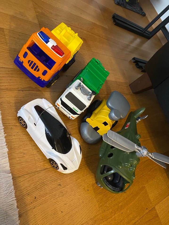 Renkli Oyuncak Arabalar Seti - Görsel 2