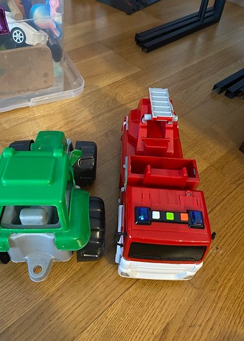 Yeşil Renkli Oyuncak Traktör ve Kırmızı Kamyon - Görsel 9