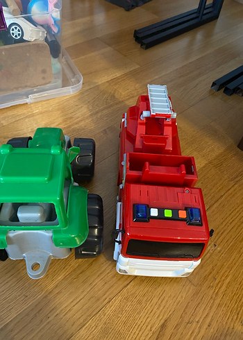 Yeşil Renkli Oyuncak Traktör ve Kırmızı Kamyon - Görsel 6