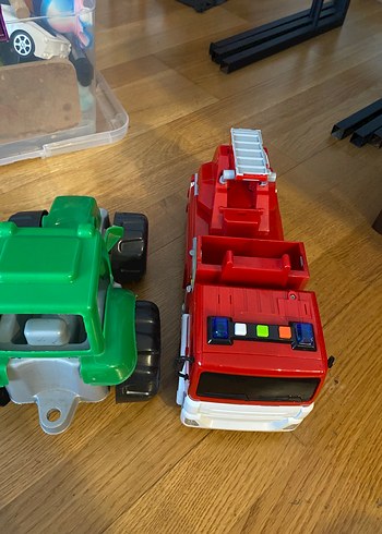 Yeşil Renkli Oyuncak Traktör ve Kırmızı Kamyon - Görsel 7