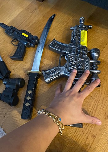 Siyah Oyuncak Tabanca ve Kılıç Seti - Görsel 2