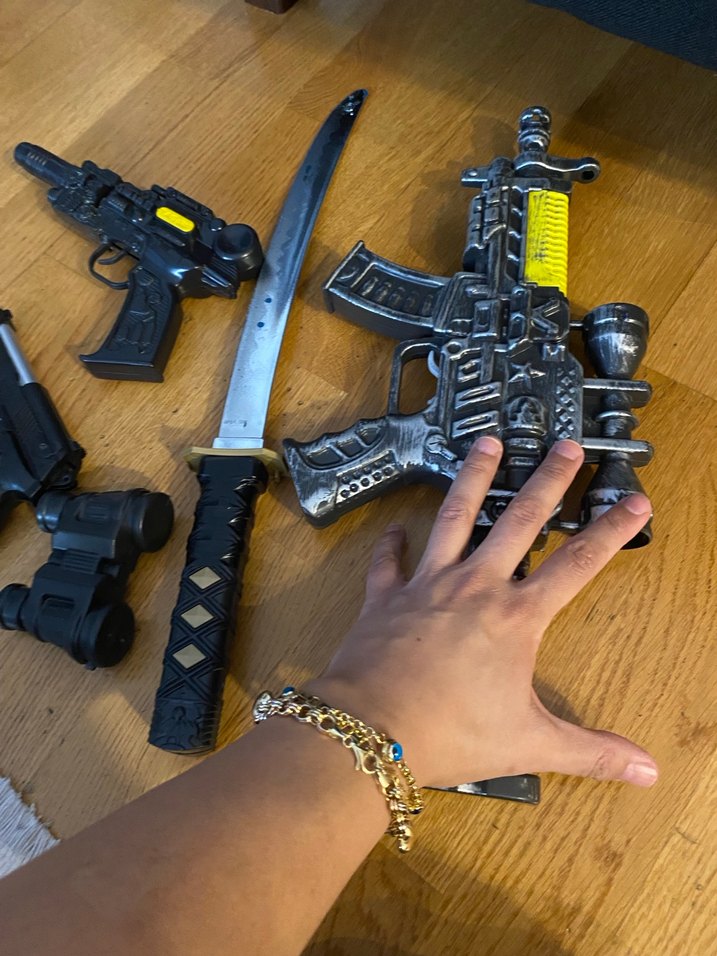 Siyah Oyuncak Tabanca ve Kılıç Seti - Görsel 2