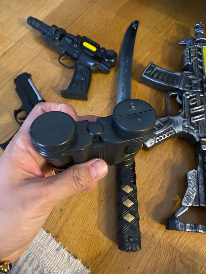 Siyah Oyuncak Tabanca ve Kılıç Seti - Görsel 4