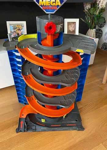 Beden Renk Hot Wheels Mega Garaj Oyun Seti