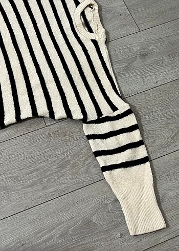 Bej Zebra Desenli Yüksek Yakalı Kadın Bluz - Görsel 4