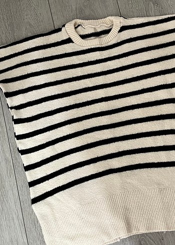 Bej Zebra Desenli Yüksek Yakalı Kadın Bluz - Görsel 3