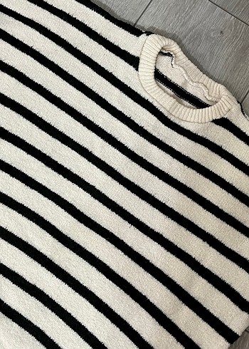 Bej Zebra Desenli Yüksek Yakalı Kadın Bluz - Görsel 2