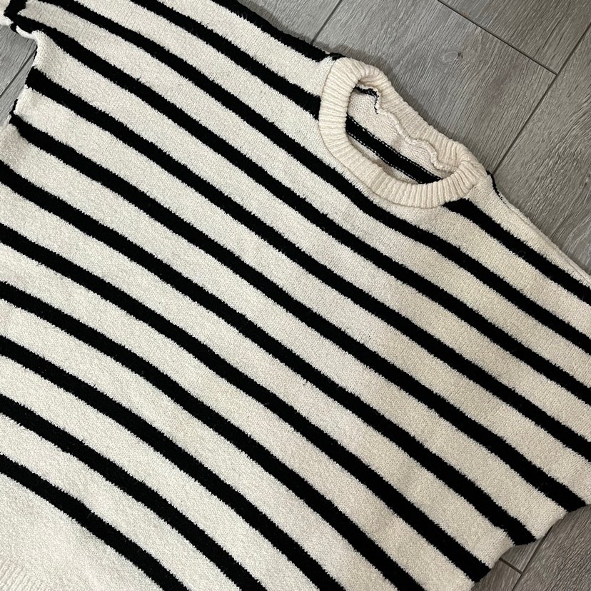 Bej Zebra Desenli Yüksek Yakalı Kadın Bluz - Görsel 2