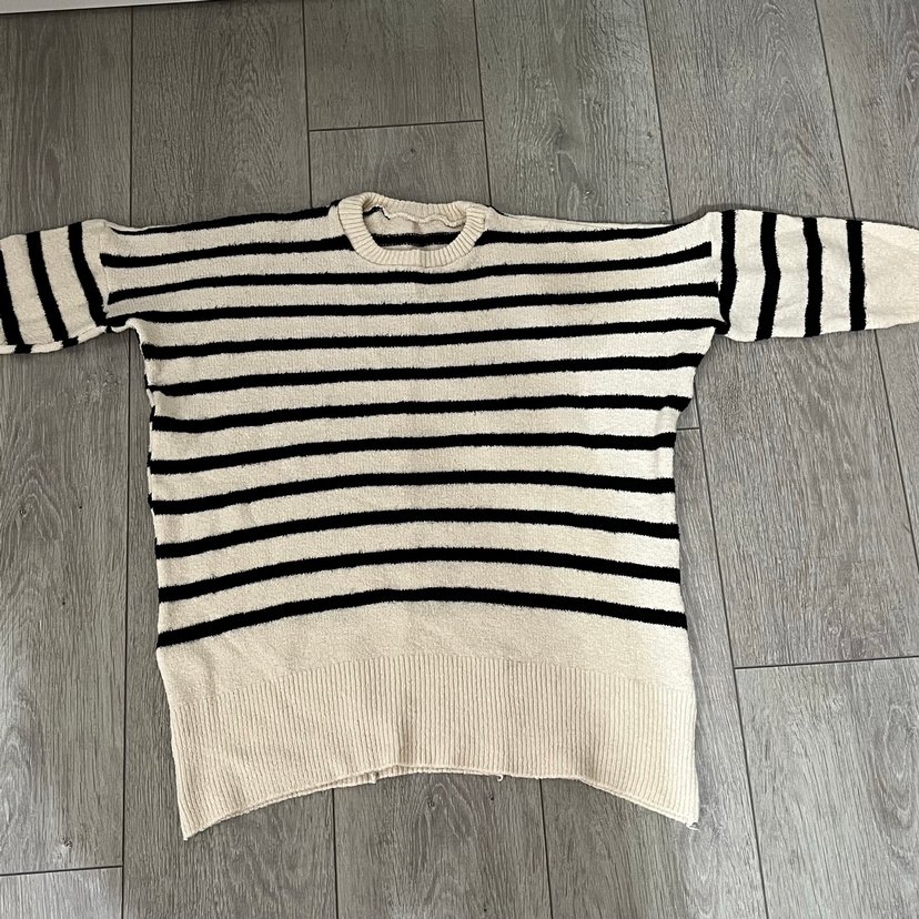 Bej Zebra Desenli Yüksek Yakalı Kadın Bluz - Görsel 5