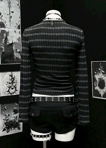 Siyah Çizgili Gotik Kadın Bluz - Görsel 3