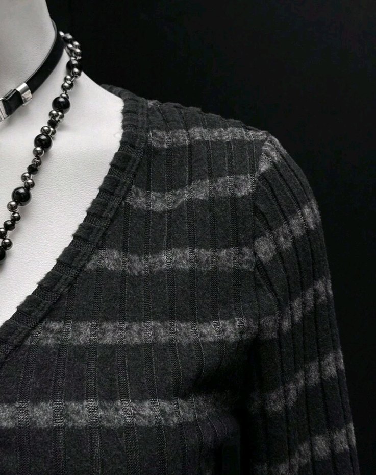 Siyah Çizgili Gotik Kadın Bluz - Görsel 4