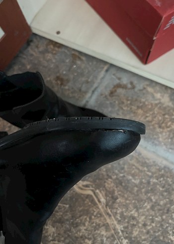 Siyah Deri Kadın Bot - Görsel 4