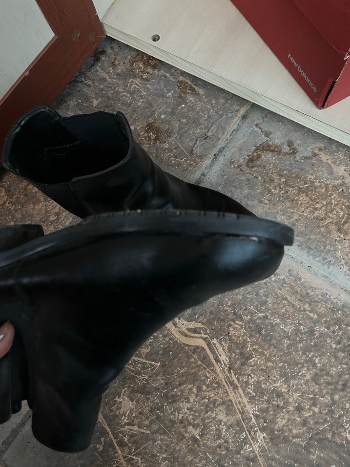 Siyah Deri Kadın Bot - Görsel 3