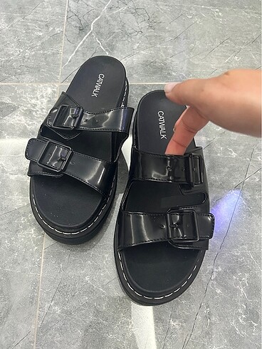 Catwalk Junkie Catwalk marka yüksek günlük terlik
