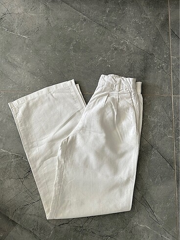 Bershka beyaz bol kesim yazlık keten karışımlı pant. - Görsel 2