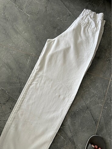 Bershka beyaz bol kesim yazlık keten karışımlı pant. - Görsel 4