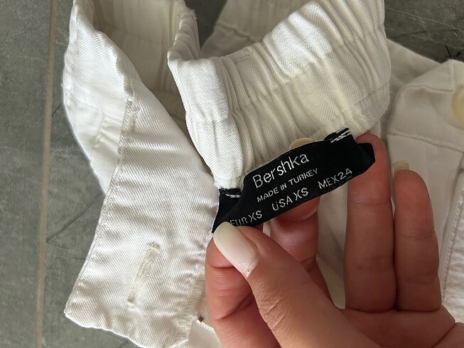 Bershka beyaz bol kesim yazlık keten karışımlı pant. - Görsel 3
