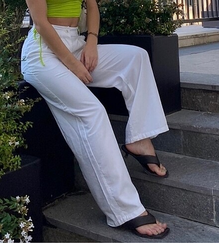 Bershka beyaz bol kesim yazlık keten karışımlı pant.