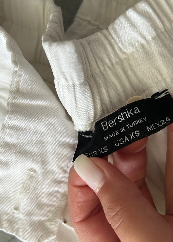 Bershka beyaz bol kesim yazlık keten karışımlı pant. - Görsel 3