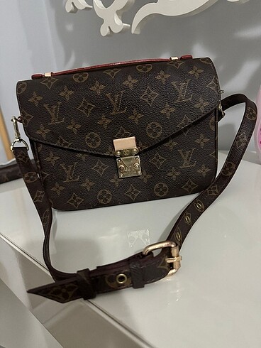 Louis Vuitton çapraz çanta