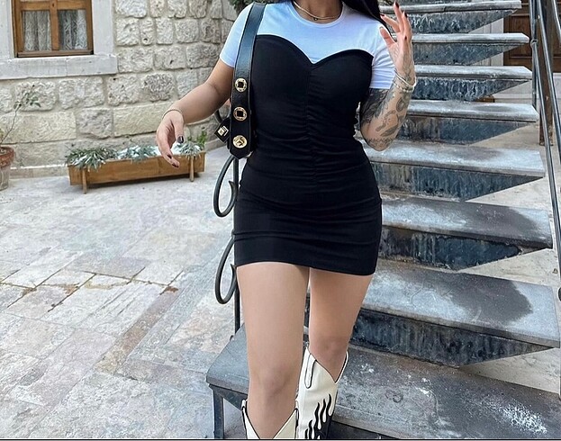 m Beden Orta büzgülü kısa kol elbise