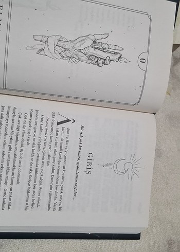 Beden Renk Özge Naz Bronz Roman Kitabı