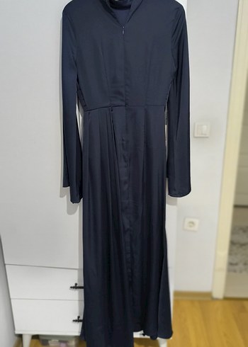 Uzun Siyah Drapeli Yüksek Yakalı Kadın Elbise - Görsel 2