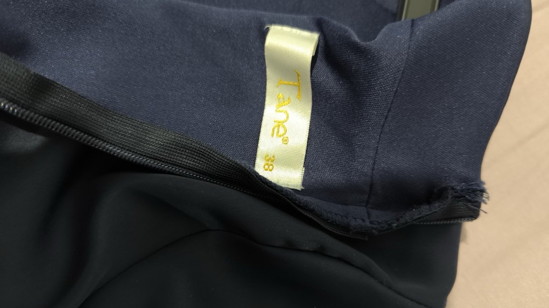 Uzun Siyah Drapeli Yüksek Yakalı Kadın Elbise - Görsel 3