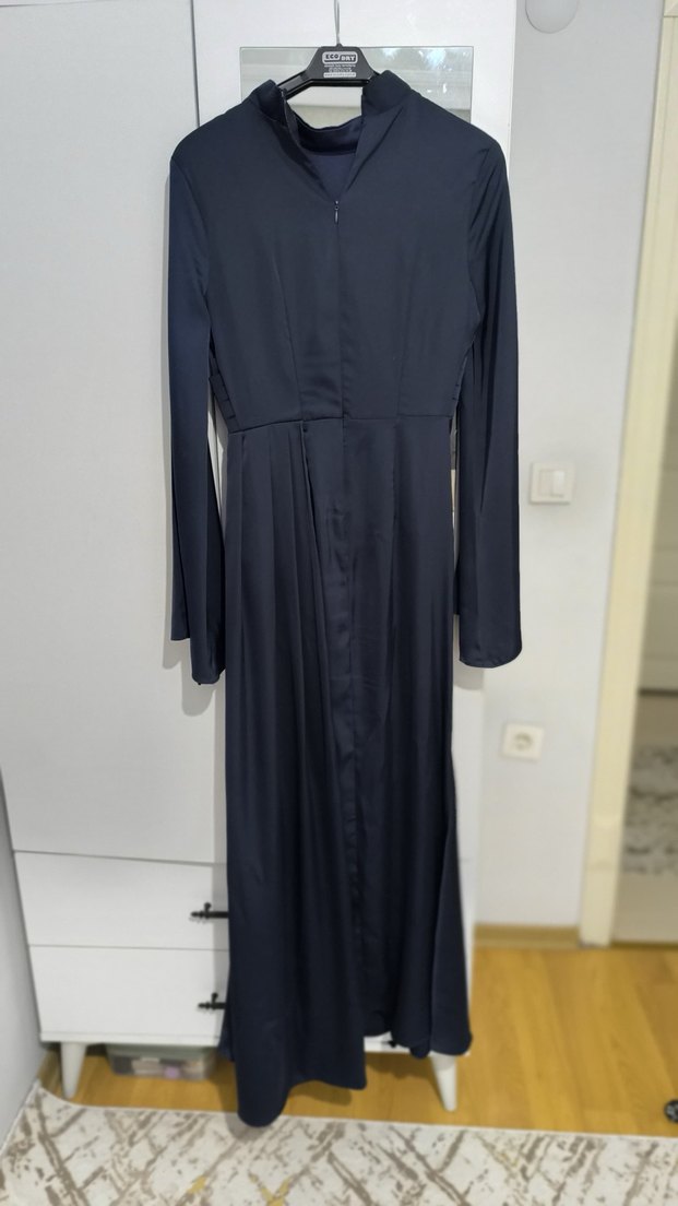 Uzun Siyah Drapeli Yüksek Yakalı Kadın Elbise - Görsel 2