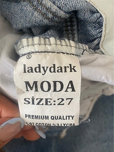 27 Beden mavi Renk Belden büzgülü mom jean