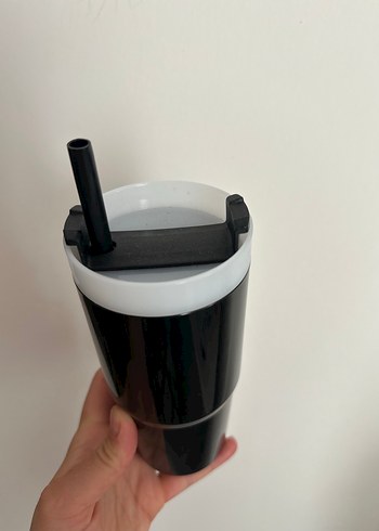 Siyah Kapaklı Bardak ve Pipet - Görsel 2