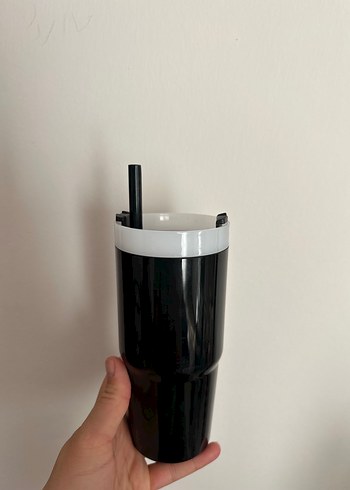 Siyah Kapaklı Bardak ve Pipet - Görsel 3