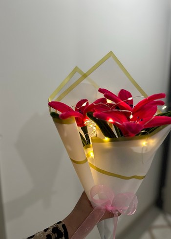 Parlak Kırmızı Çiçekli Kadın Broş - Görsel 3