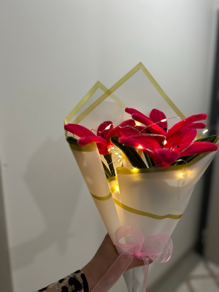 Parlak Kırmızı Çiçekli Kadın Broş - Görsel 3