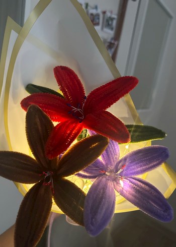 Kırmızı Yapay Çiçekli Işıklı Buket - Görsel 8