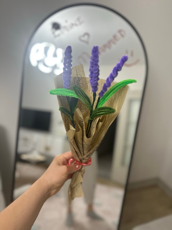 Kırmızı Yapay Çiçekli Işıklı Buket - Görsel 3