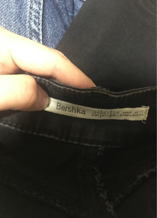 34 Beden siyah Renk Bershka siyah pantolon