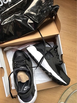 36.5 Beden siyah Renk Nike siyah huarache kadın spor ayakkabı