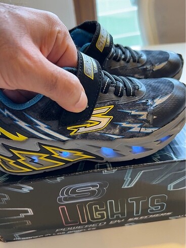 28 Beden Skechers ışıklı spor ayakkabı