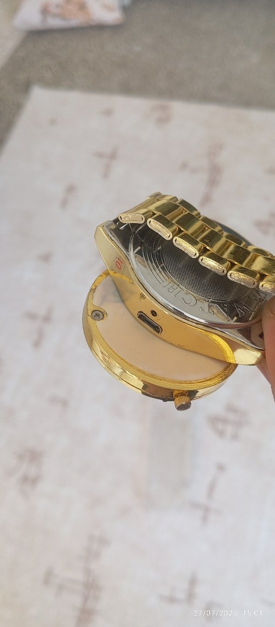 Zincir Detaylı Altın Renk Kadın Saat - Görsel 3