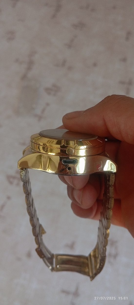 Zincir Detaylı Altın Renk Kadın Saat - Görsel 2