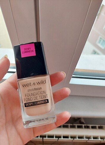 Wet n wild dewy fondöten