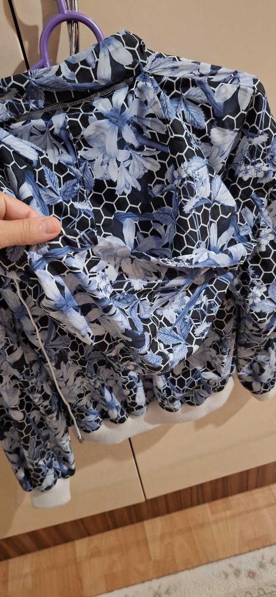 Desenli Mavi Gri Fermuarlı Kadın yağmurluk - Görsel 3