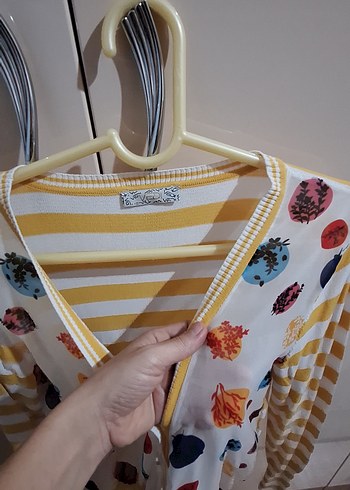 Çok Renkli Desenli V Yaka Triko Hırka - Görsel 2