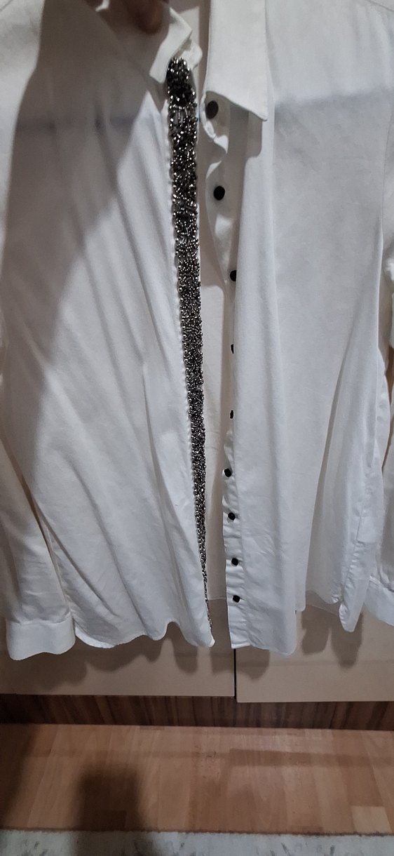 Düğmeli Beyaz Pamuklu  Gömlek - Görsel 4