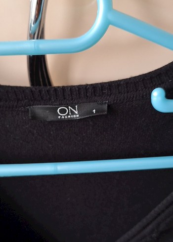 Düğmeli Siyah V Yaka Desenli Kadın Hırka - Görsel 4