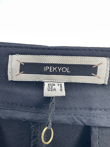 36 Beden siyah Renk ipekyol Bermuda / Kapri %70 İndirimli.