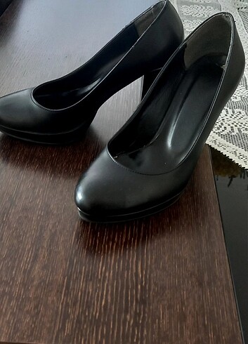 Siyah bayan ayakkabi