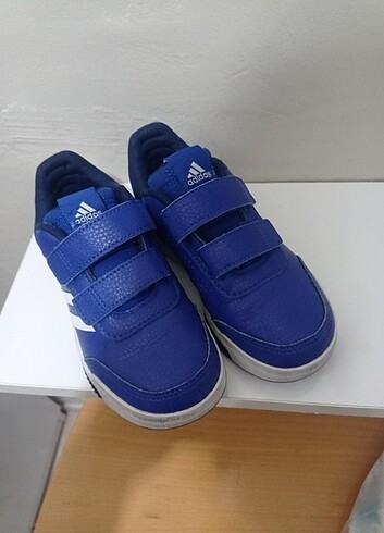 Adidas 29 ve 30 numara Adidas erkek çocuk ayakkabı